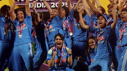 bollywood reaction on indian women cricket team