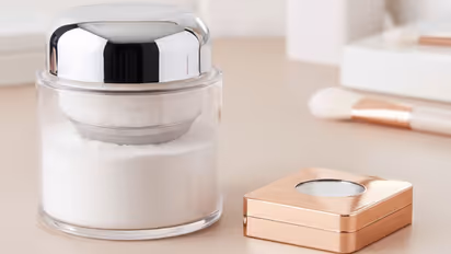 difference between loose and compact powder