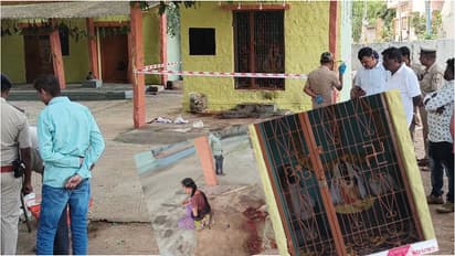 22 साल की बेटी ने मंदिर में झुकाया सिर, तभी पास खड़ी मां ने कर दिया जघन्य अपराध!