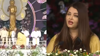 aishwarya rai touch pm modi feet