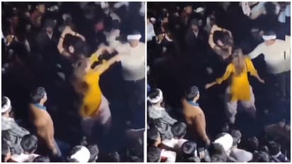 हवस से भरी जाहिल भीड़! हरियाणा में महिला डांसर को स्टेज पर गिराकर पीटा-Watch Video
