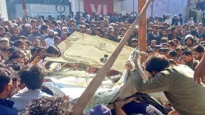 saharanpur highway accident family killed dumper overturned