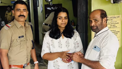 मिसाल: इस शख्स ने लौटाया गहनों वाला पर्स, तारीफ में ASI ने जो लिखा वो वायरल हो गया