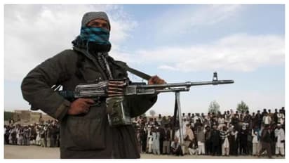 13 लोगों के हत्यारे को पीड़ित के 13 वर्षीय रिश्तेदार ने 80 हजार लोगों के सामने दी फांसी