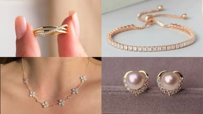 ক্রিসমাস ২০২৫-এর ড্রেসিং করে তুলুন পারফেক্ট, পরুন মিনিম্যাল জুয়েলারি