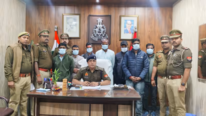 Varanasi kashi vishwanath sugam darshan extortion 7 arrested varanasi