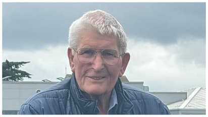 मुंह में गिरी पत्ती थूकने पर 86 साल के बुजुर्ग पर 30000 का जुर्माना, पढ़ें इस देश की अजीब कहानी