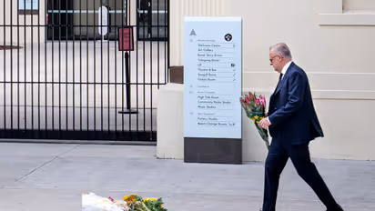 Australian PM Anthony Albanese pays tribute to Bondi Beach victims