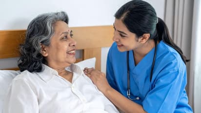 Health Insurance : 65 वर्षांवरील आई-वडिलांसाठी पॉलिसी घेताय? या गोष्टी आवर्जुन तपासून पाहा