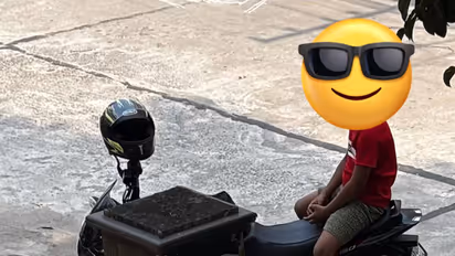 Swiggy Delivery Partner Brings Son Along, Refuses Tip; Internet Applauds