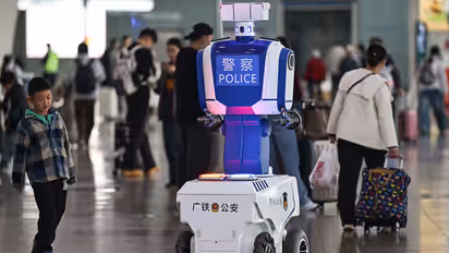 Robot Police: আর মানুষ নয় রোবট পুলিশ থাকবে সমস্ত পুলিশ স্টেশনে! অপরাধ করলেই মিনিটের মধ্যে করবে গ্রেফতার
