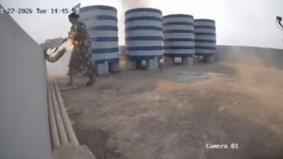 घर की छत पर बम बना रहे थे मां और बेटा, हुआ धमाका-दोनों की मौत, देखें विस्फोट का सीसीटीवी