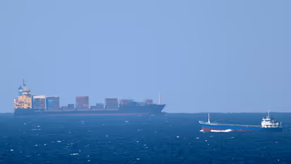 Hormuz Strait: ৪৮ ঘণ্টার মধ্যে হরমুজ প্রণালী খুলতে হবে, ইরানকে চরমপত্র ট্রাম্পের