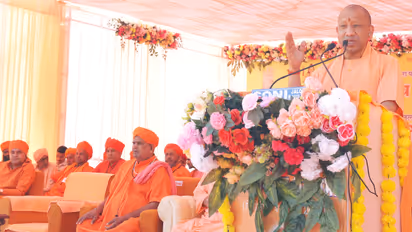 বাচ্চা কাঁদলে কাঁদতে দিন, কিন্তু হাতে স্মার্টফোন দেবেন না, মায়েদের কাছে যোগীর বিশেষ আর্জি