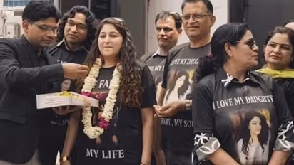 Family lavish welcome for divorced daughter