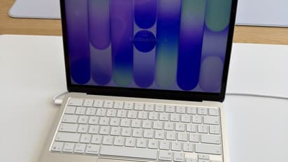 Apple MacBook