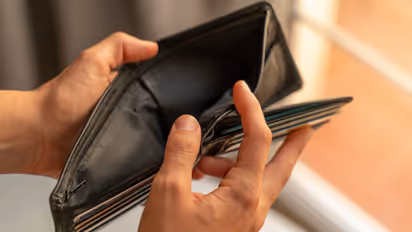 सैलरी आई और गई! लड़के की स्टोरी पढ़कर हंस भी पड़ेंगे और सीख भी लेंगे