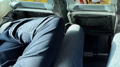 Shatabdi Train Viral Post: शताब्दी में बगल वाले ने फैलाए पैर, शख्स ने फोटो खींचकर पूछा- 'पढ़े-लिखे जाहिलों' से कैसे निपटें?