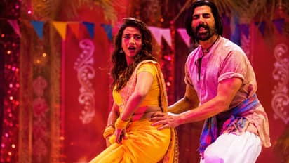 akshay kumar akshara singh bhojpuri song ghis ghis ghis released from film welcome to jungle watch video