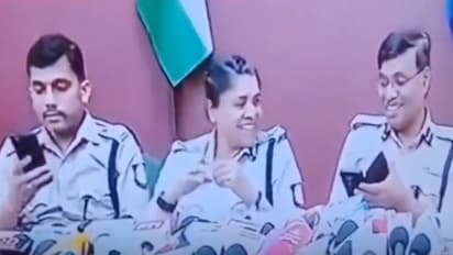 Tamil Nadu SHOCKER: बच्ची की हत्या पर प्रेस कॉन्फ्रेंस, ठहाके लगाते दिखे पुलिस अफसर-WATCH