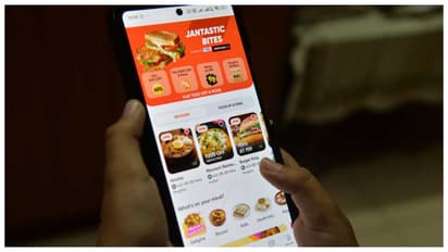 Woman Held Hostage by Boyfriend Sends Secret Help Message Through Pizza Delivery App