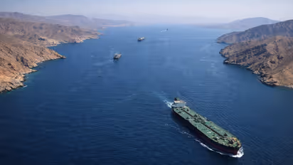 strait of hormuz tankers u turn iran shipping route global oil crisis