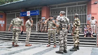 Delhi Metro : १६ स्टेशनं बंद, सरन्यायाधीश संतापले; 'लंचपर्यंत मार्ग काढा, नाहीतर
