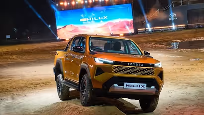 Toyota Hilux : नव्या रुपात आली टोयोटाची दमदार पिकअप, डिझाइन, फीचर्स एकदम जबरदस्त