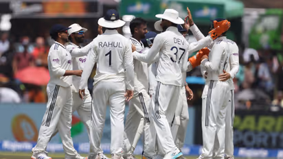 Galle Test: மளமளவென விக்கெட்டை பறிகொடுக்கும் இலங்கை வீரர்கள்.. வெற்றி முகத்தில் இந்தியா..