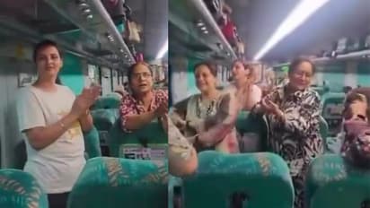 Viral Video: चालत्या ट्रेनमध्ये महिलांनी सुरू केला संगीत सोहळा, व्हिडीओ व्हायरल झाल्यावर नेटकऱ्यांमध्ये जुंपली!