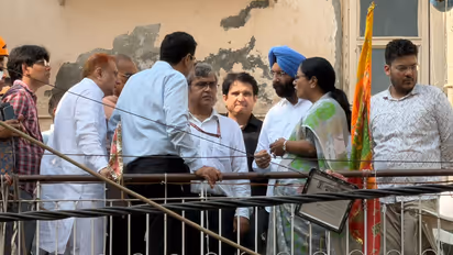 delhi satya niketan building collapse rekha gupta action