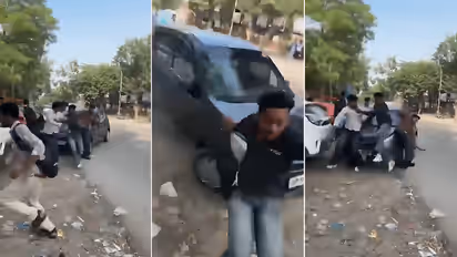 Greater Noida Hit and Run: ग्रेटर नोएडाच्या कॉलेजबाहेर विद्यार्थ्यांच्या अंगावर घातली कार, व्हिडिओ व्हायरल