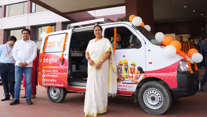 rekha gupta flag off Namo Shramik Seva Van