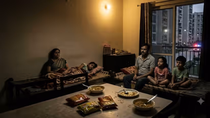 Greater Noida Noodles Death : रात्री नूडल्स खाऊन झोपले, सकाळी उठलेच नाहीत; 5 जणांचा मृत्यू