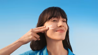 Sunscreen : महिलांनी रोज सनस्क्रीन लावणं का गरजेचं आहे?