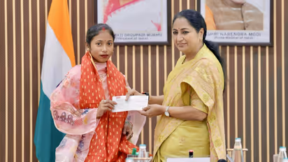 Karwa Chauth 2026: Delhi CM Rekha Gupta Gives Rs 1 Lakh Each to 51 Newlywed Women