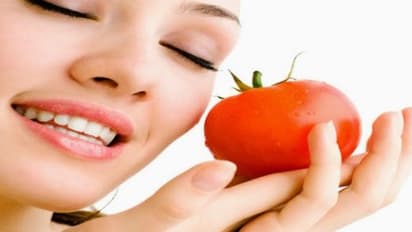 முகத்தில் இருக்கும் சுருக்கங்கள் போக வேண்டுமா? அப்போ இந்த ஏழு டிப்ஸை டிரை பண்ணுங்க…