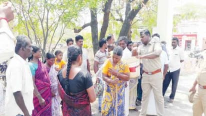 ஒரே குடும்பத்தை சேர்ந்த 12 பேர் தீக்குளிக்க முயற்சி - விளை நிலத்தை கையகப்படுத்தியதால் விபரீதம்...