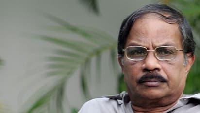 Gyanpeeth winner raps demonetization; Pak geeks hack his website!