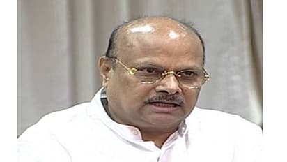 సీఎం జగన్ ది కొంగజపం... ఆయన తడిగుడ్డతో గొంతుకోసే రకం : మాజీ మంత్రి యనమల