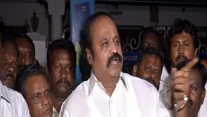 நீ சீக்கிரம் வருவே! சின்னம்மா காலில் விழுவே! பகிரங்க சவால் விட்ட புகழ்... 'பெங்களூரு புகழ்'!