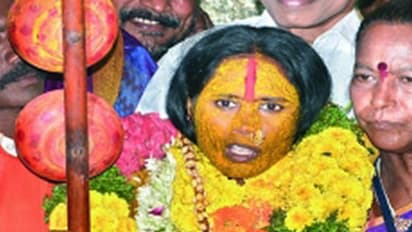 మహమ్మారి వచ్చినా నన్ను నమ్మినందుకు...: రంగంలో స్వర్ణలత భవిష్యవాణి