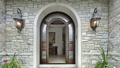 இந்த ராசிக்காரர்கள் வீட்டு வாசலை இந்த திசையில் அமைத்தால் ரொம்ப நல்லது…