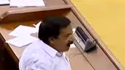 ഉമ്മൻ ചാണ്ടിയുടെ പേരു പറഞ്ഞ ചെന്നിത്തലക്ക് പിണറായിയുടെ കൊട്ട്