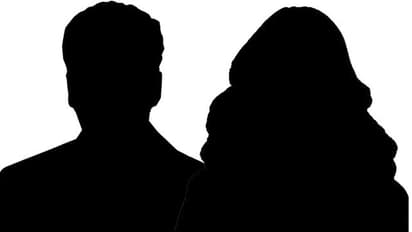 ಪತಿಯ ಮರ್ಮಾಂಗ ಕಚ್ಚಿ ಪ್ರಿಯಕರನೊಂದಿಗೆ ಪರಾರಿಯಾದ ಪತ್ನಿ