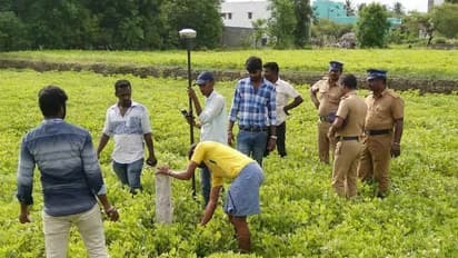 போலீஸ் மூலம் நிலத்தை மிரட்டி பிடுங்கும் அதிகாரிகள்; அட்டூழியத்தை தடுக்க கோரி விவசாயிகள் முழக்கம்...