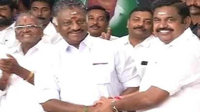 தெரு தெருவாக வாக்கு சேகரிக்கும் ஒபிஎஸ் - இபிஎஸ் ; படு குஷியில் மதுசூதனன்...!