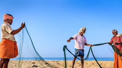 Lanka permits 250 TN trawlers to fish on specific days to counter poaching