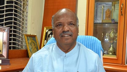 ಪ್ರಯಾಣಿಕರ ವಾಹನಗಳ ಮೇಲೆ ಹೇರಿರುವ ಅಂತರಾಜ್ಯ ತೆರಿಗೆ ರದ್ದುಪಡಿಸಿ:ಷಣ್ಮುಗಪ್ಪ