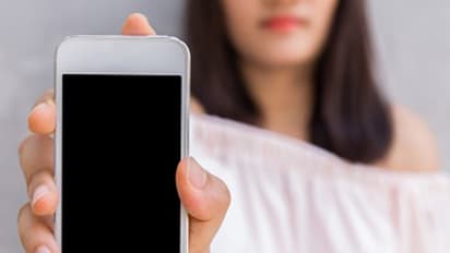 ಮೊಬೈಲ್ ಫೋನ್ ನೀರಿಗೆ ಬಿತ್ತೇ? ಆಗ ಏನ್ ಮಾಡ್ಬೇಕು, ಏನ್ ಮಾಡ್ಬಾರ್ದು?